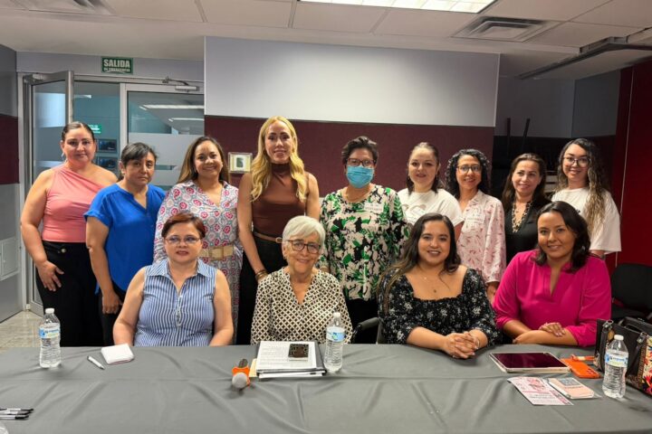 Reconoce Herminia Gómez a maestras y maestros de Chihuahua
