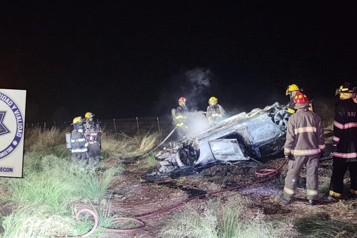 Salida de camino termina en incendio de vehículo en carretera estatal 27