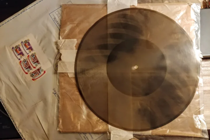 Flexi disc y bone records: formatos insólitos que marcaron la historia de la música