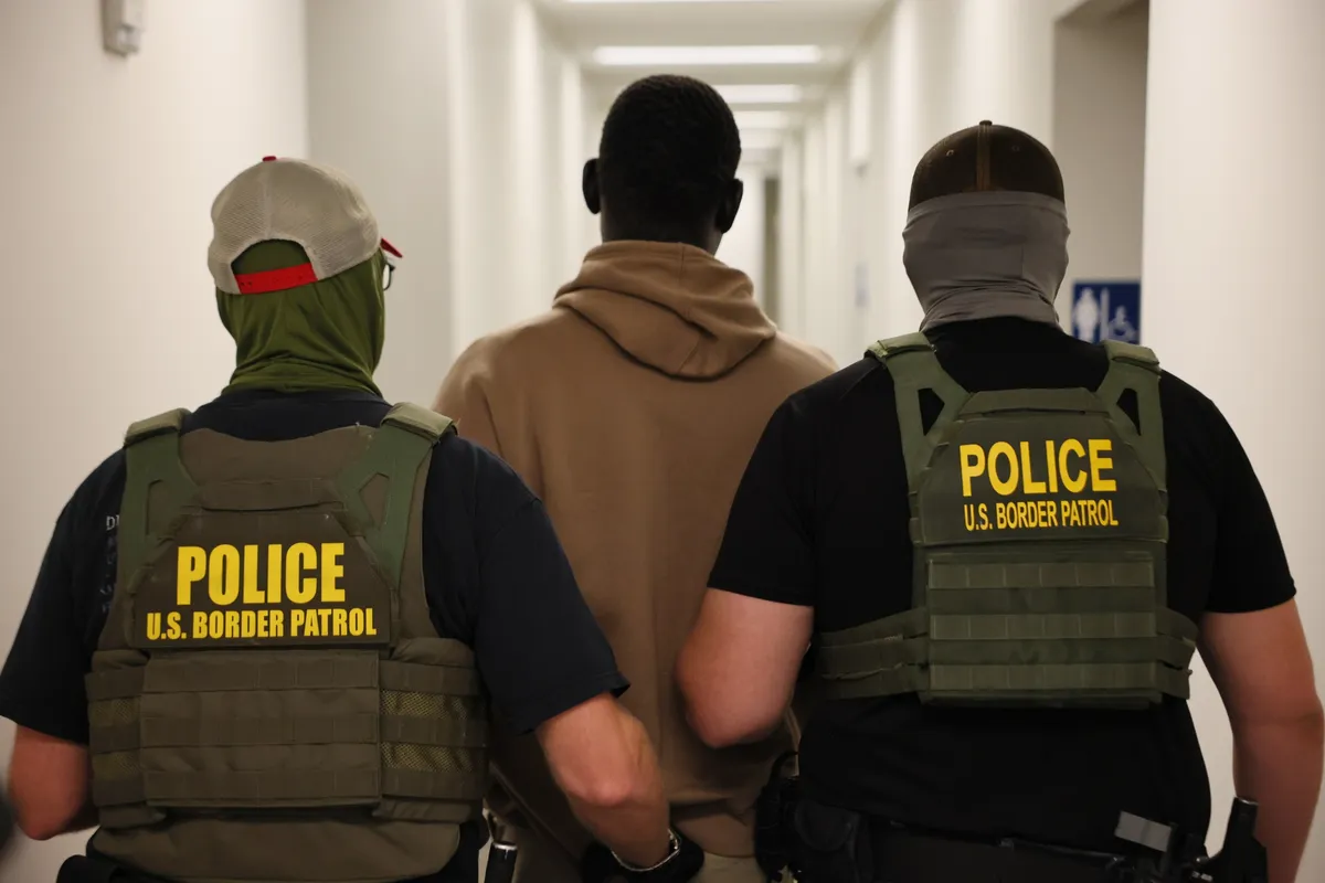 Corte permite a Trump quitar protección contra deportación a migrantes con TPS