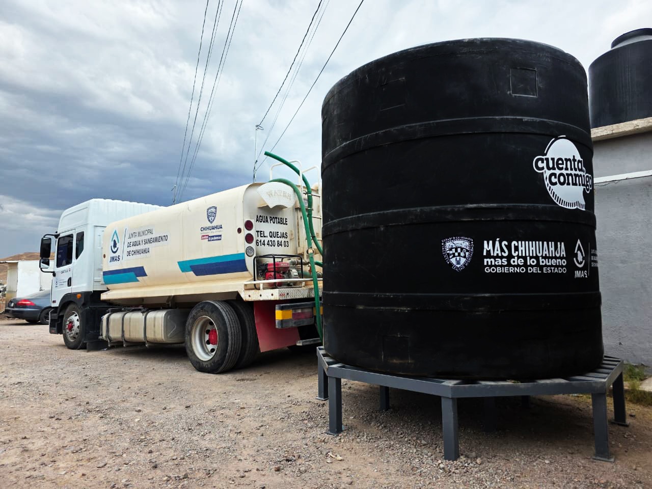 JMAS instala tinacos de gran capacidad para garantizar agua a más de 80 familias en Chihuahua