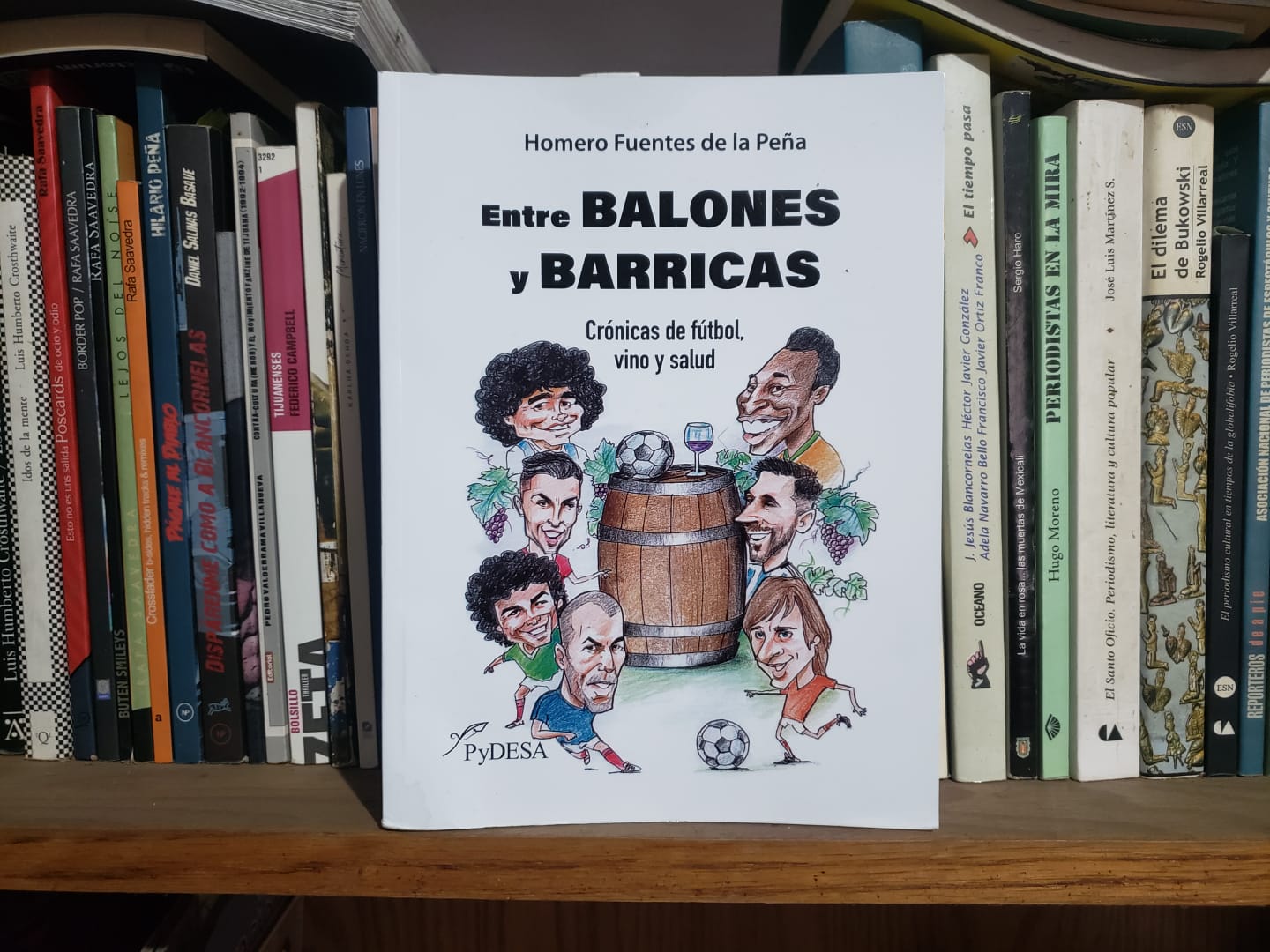 ‘Entre balones y barricas’, un libro de crónicas futboleras con mucho sabor a vino
