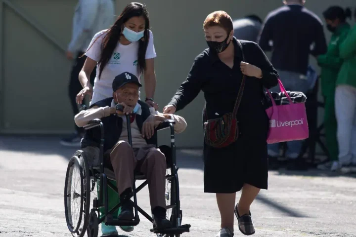 “Las ninis no existen, son mujeres jóvenes que cuidan”: Oxfam México