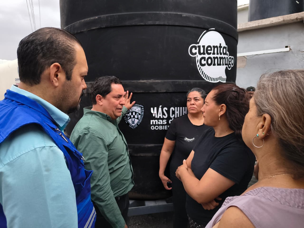 Instala JMAS Chihuahua 5 súper tinacos en apoyo a zonas altas de la colonia UP