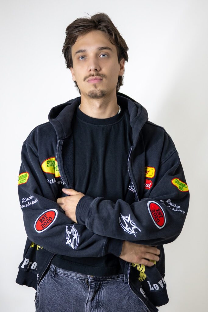 Fendy Cisneros, FLOTE y Luxtides evocan nostalgia con “Deep End”