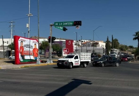 Aparición sorpresiva de inflables políticos en Chihuahua tras la visita de la dirigencia nacional priista