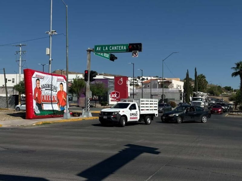 Aparición sorpresiva de inflables políticos en Chihuahua tras la visita de la dirigencia nacional priista