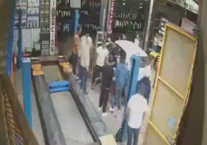 Ataque armado en taller mecánico deja tres heridos tras rechazar extorsión millonaria