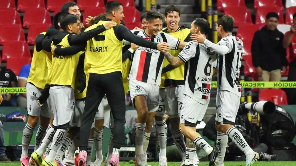 Atlas da la sorpresa y vence de visita al Cruz Azul