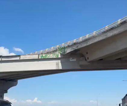 Automovilistas en riesgo constante por el severo deterioro de puente vehicular en Cuernavaca