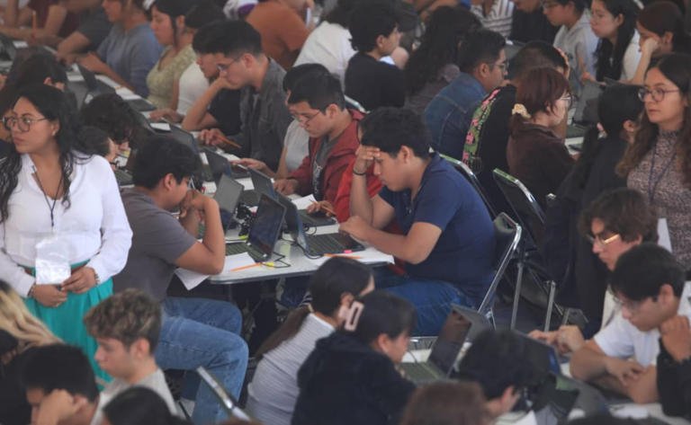Baja participación marca examen extraordinario de la UNAM en Oaxaca con menos de la mitad de asistencia