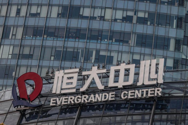 Cadena perpetua para el fundador de Evergrande tras sentencia por fraude masivo y sobornos