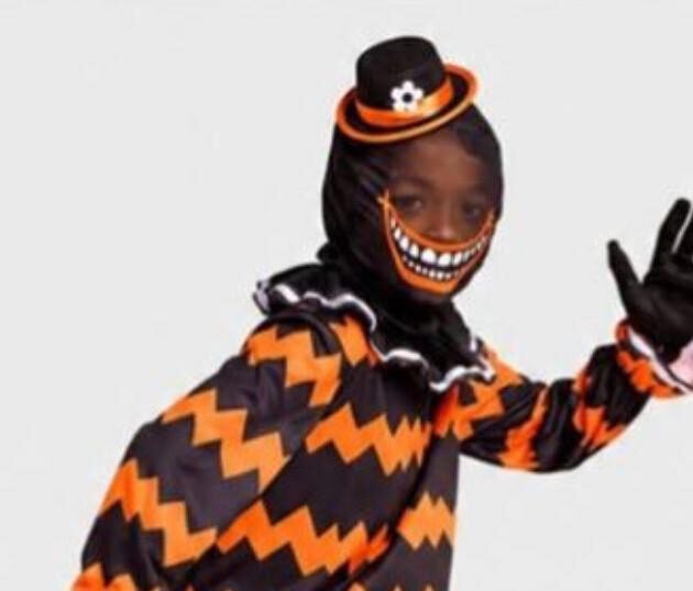 Cadenas comerciales bajo escrutinio: Target elimina de su catálogo un atuendo infantil tras desatar indignación