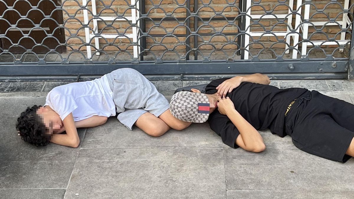 Ceuta, dos semanas desbordada: cientos de personas aún duermen en la calle con la sensación de que va para largo
