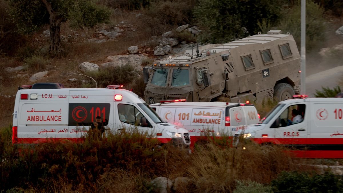 Colonos enmascarados agreden con violencia a un equipo de televisión estadounidense y a una civil en Cisjordania