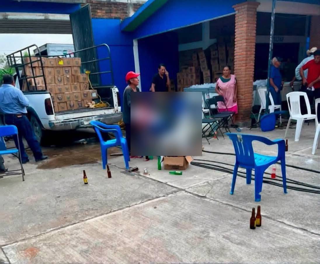 Comando armado irrumpe en salón de fiestas y asesina a balazos a tres personas