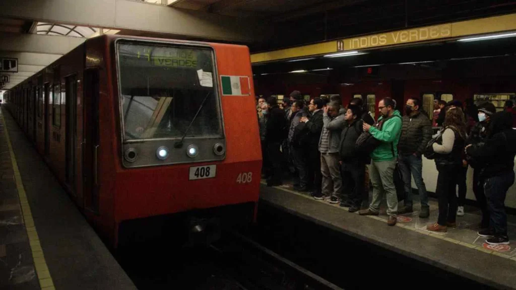 Corte temporal en nueve estaciones de la línea 3 del metro capitalino genera caos nocturno
