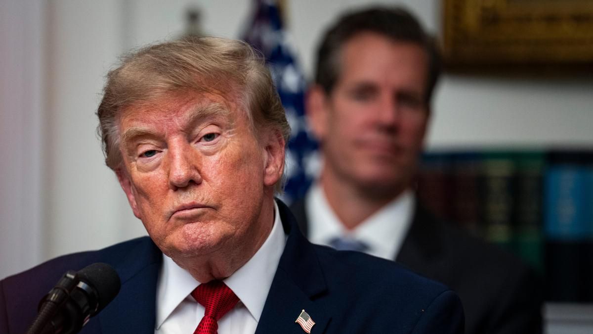 Donald Trump declara un día D financiero contra Irán con bloqueos y castigos a terceros