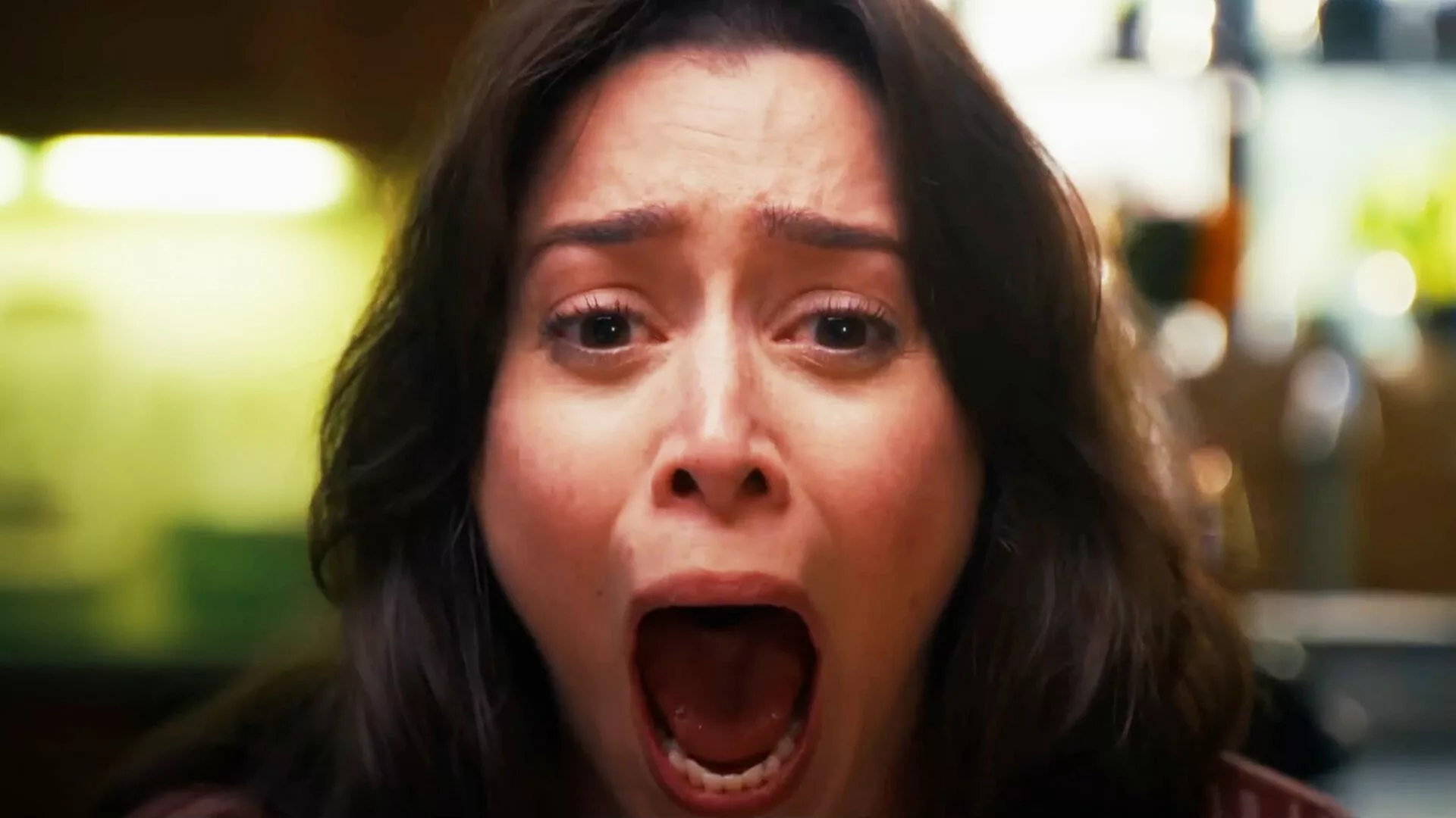 El esperado adelanto de buddy, la nueva comedia de terror protagonizada por cristin milioti