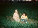 Entre la nostalgia y el crecimiento: conversamos con el dúo canadiense Babygirl sobre su trayectoria musical