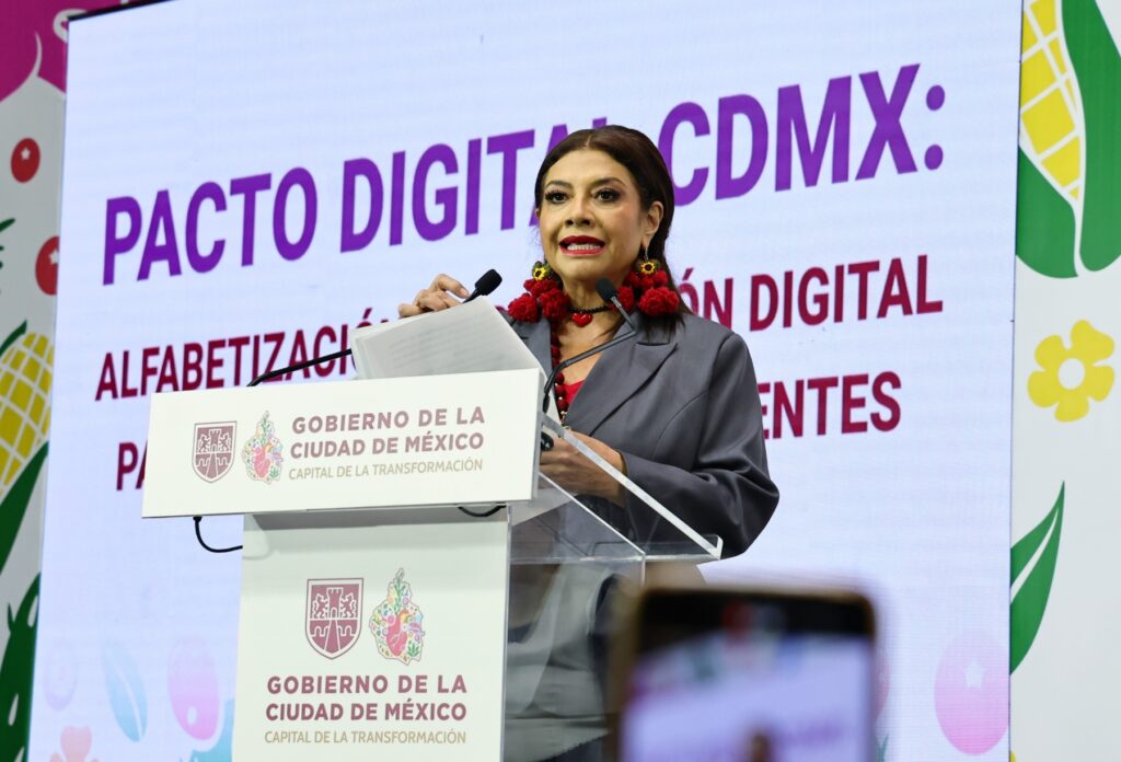 Gobierno capitalino establece nueva estrategia digital y decálogo para proteger a estudiantes del uso excesivo de pantallas