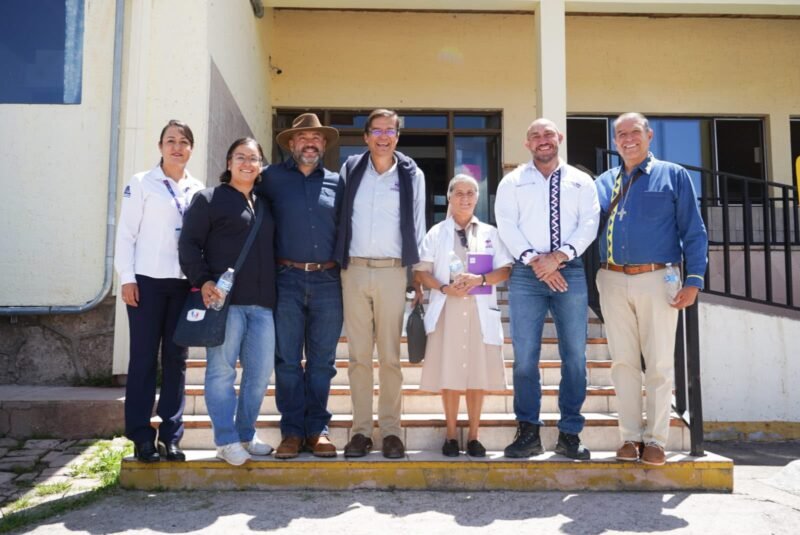 Gobierno estatal supervisa operaciones y entrega apoyos prioritarios a la clínica Santa Teresita en Creel