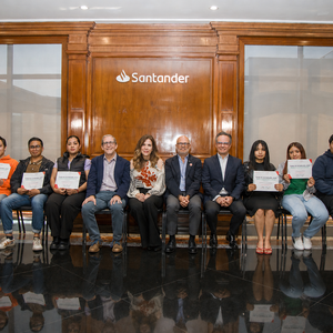Grupo Financiero Santander México otorga veinticinco becas universitarias para impulsar la educación superior