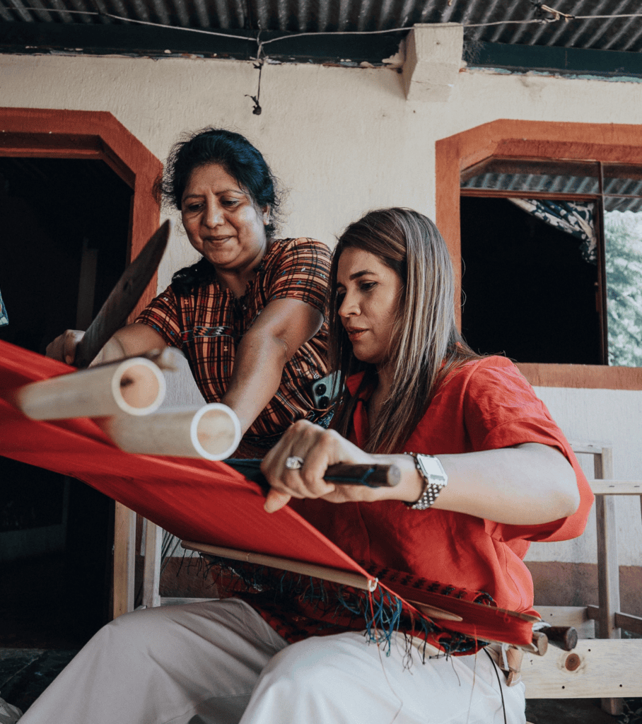 Gaby Bravo impulsa artesanas indígenas en visita a Guatemala