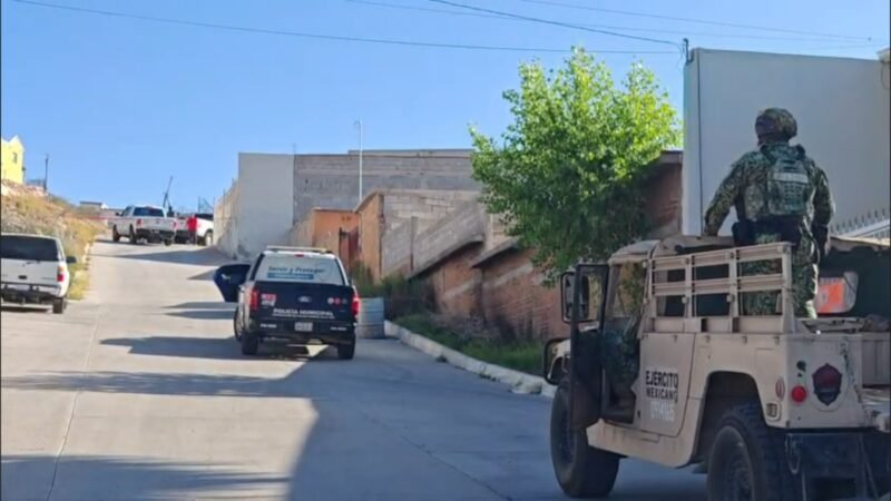 Investigan homicidio de un hombre hallado con heridas de arma blanca en terreno baldío de Chihuahua