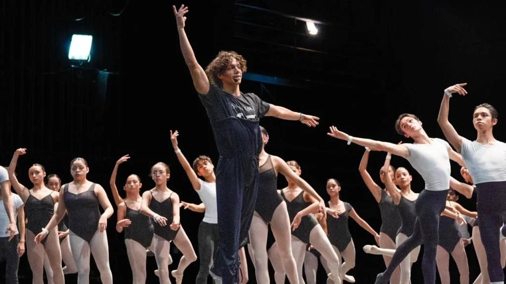 Isaac Hernández, reconocido bailarín mexicano, ofreció Master Class en CDMX