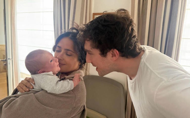 La reconocida actriz mexicana salma hayek celebra su llegada a la abuelucidad a los 59 años