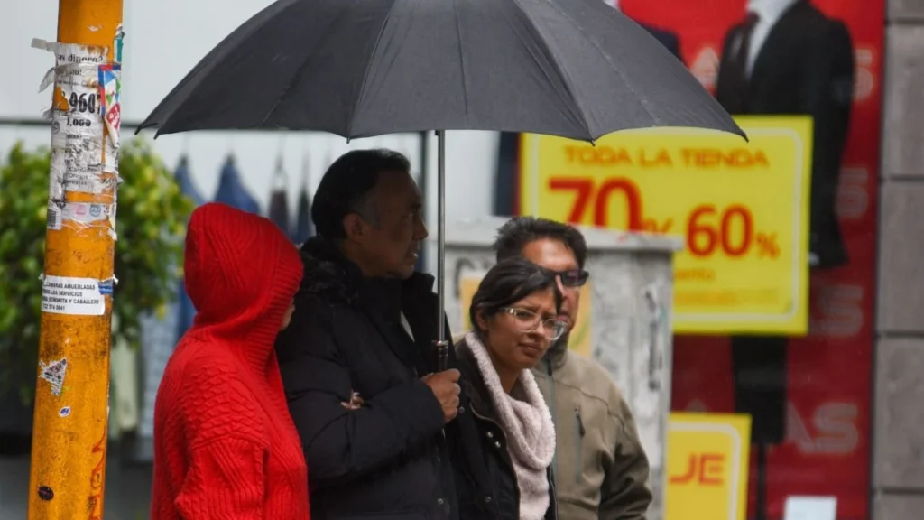 Monzón mexicano y onda tropical provocan lluvias intensas y calor extremo en gran parte del país
