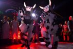 Preparativos para la fiesta de disfraces más esperada del Estado de México con música y comida