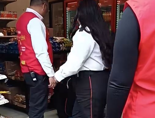 Someten a presunto ladrón tras violento atraco en tienda departamental de la alcaldía Xochimilco