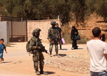 Tropas israelíes expulsan a familias palestinas de sus hogares tras una campaña de acoso de colonos en Cisjordania Tropas israelíes expulsan a familias palestinas de sus hogares tras una campaña de acoso de colonos en Cisjordania