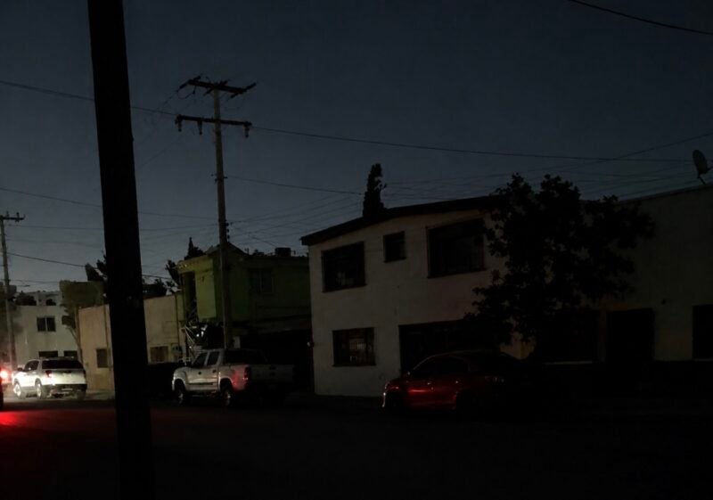 Un prolongado apagón de casi 12 horas deja a familias del barrio Santo Niño sin suministro eléctrico