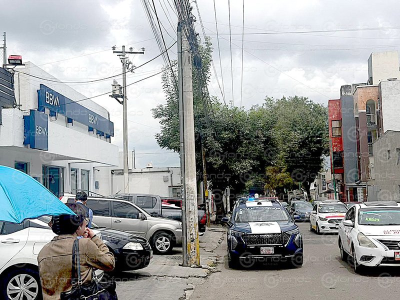 Violento asalto a cuentahabiente dentro de una sucursal bancaria en Toluca