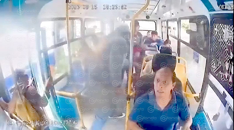 Violento asalto en autobús de pasajeros en Puebla deja múltiples personas lesionadas por arma de fuego