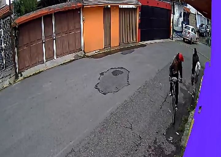 Alarma en Metepec por agresor serial en bicicleta que acecha a mujeres en la vía pública