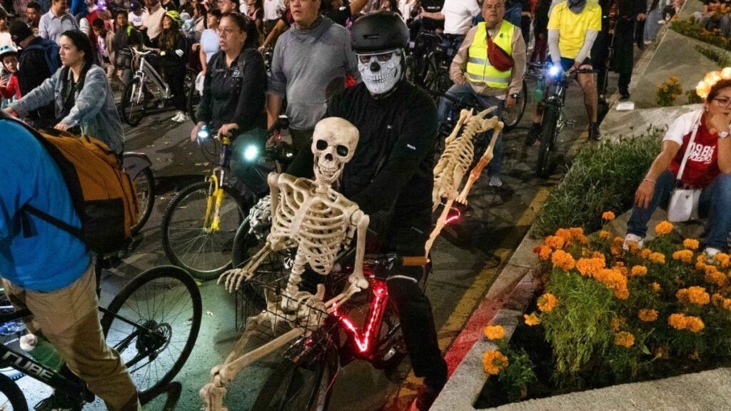 Anuncian detalles de la rodada ciclista nocturna por el Día de Muertos 2026 en la capital