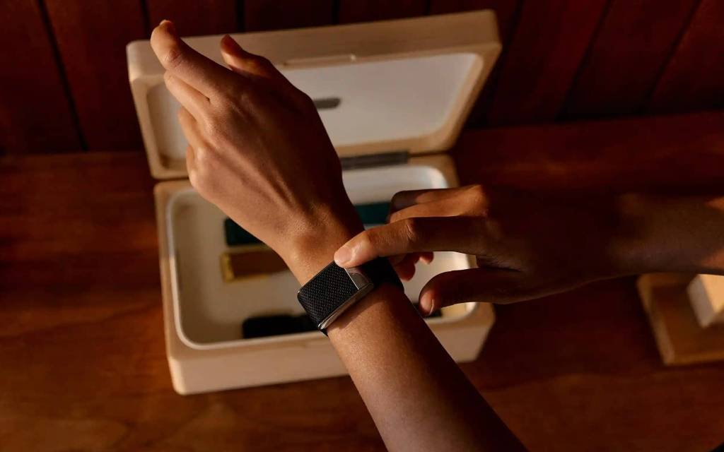 Apple prepara una pulsera inteligente minimalista sin pantalla para competir directamente en el mercado de la salud