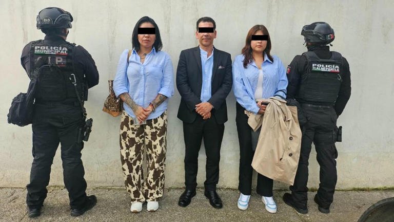 Arrestan a gerente y dos trabajadoras de agencia automotriz en Tlalnepantla tras indicios de corrupción