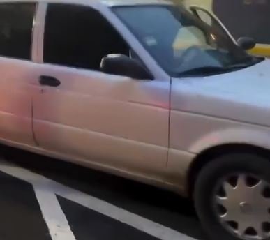 Automovilista burla peaje en la autopista México-Toluca empleando un ingenioso método con tablas de madera