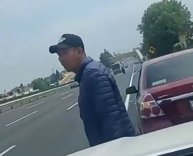 Automovilista frustra atraco en la autopista México-Pachuca tras grabar a falsos policías ministeriales