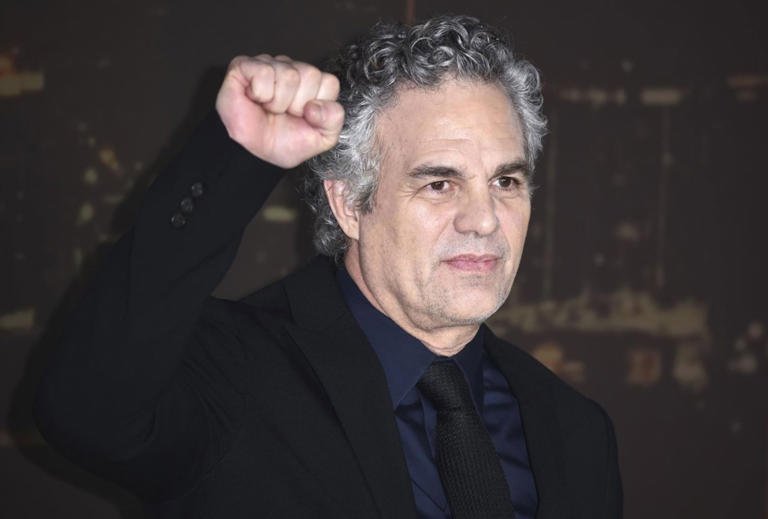 Casi dos centenares de creadores judíos defienden a Mark Ruffalo frente a señalamientos de Paramount