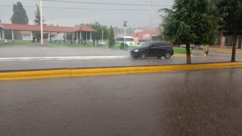 Chihuahua se prepara para un inicio de semana contrastante entre altas temperaturas y lluvias eléctricas