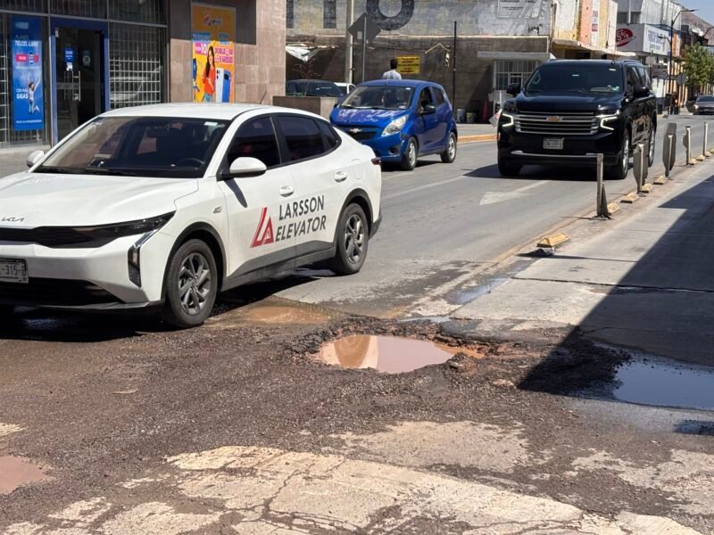 Cierran estación del Bowí en el Centro de Chihuahua tras la aparición de un enorme bache