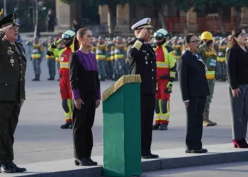Claudia sheinbaum encabeza homenaje solemne en el zócalo para recordar a los afectados por los terremotos de 1985 y 2017 Claudia sheinbaum encabeza homenaje solemne en el zócalo para recordar a los afectados por los terremotos de 1985 y 2017