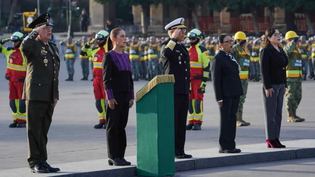 Claudia sheinbaum encabeza homenaje solemne en el zócalo para recordar a los afectados por los terremotos de 1985 y 2017