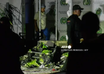 Coche bomba contra estación de policía de Colombia deja un muerto y 11 heridos